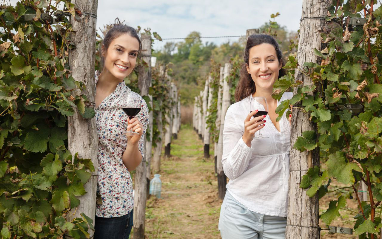 Vino giovani ragazze