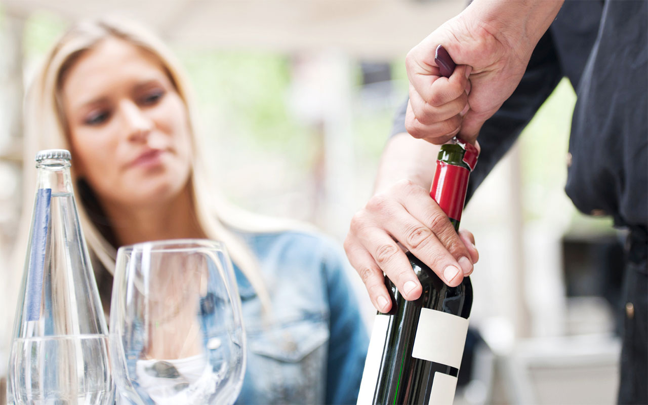Aprire bottiglia vino